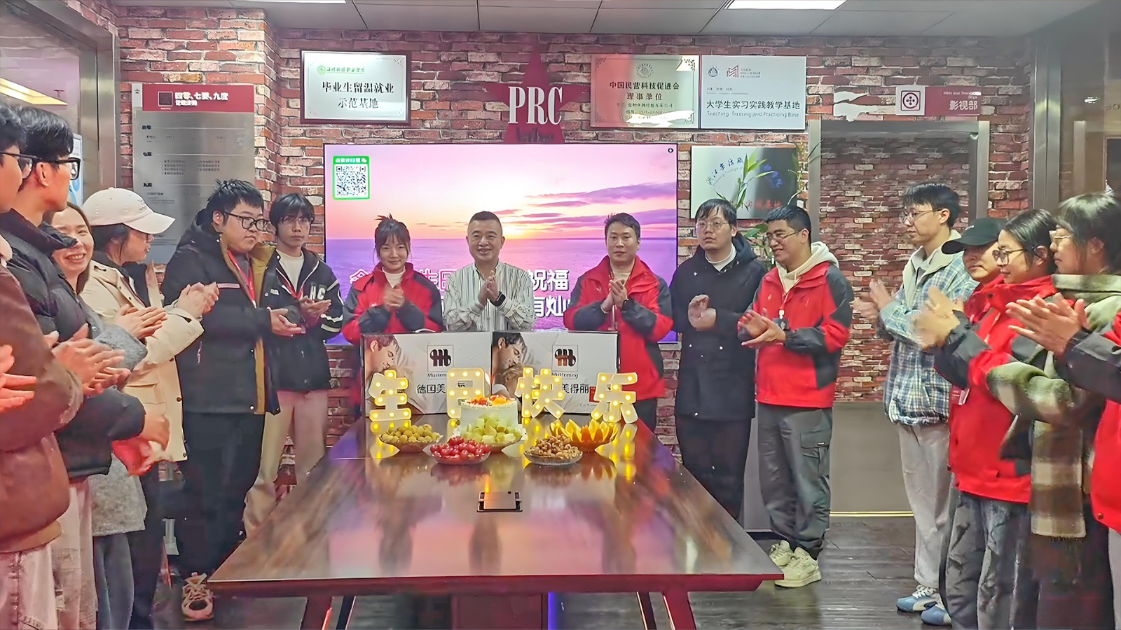岁末共暖，温情相伴——中阀传媒第四季度生日会温馨举行